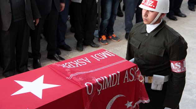 Şehidin tabutuna asker yazması konuldu