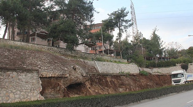 Şehir merkezinde heyelan