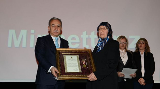 Şehit ailesi ve gazilere "Devlet övünç madalyası ve beratları" tevcih edildi
