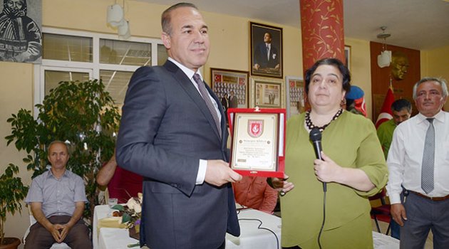 Şehit annelerinden Başkan Sözlü’ye teşekkür plaketi