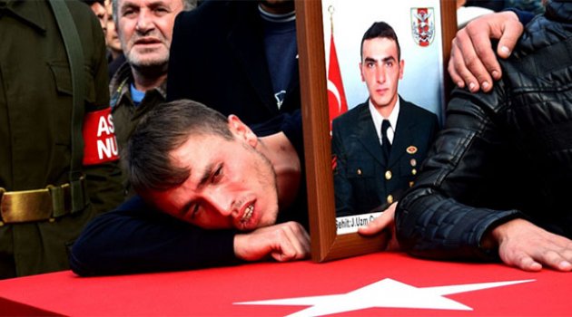 Şehit arkadaşının tabutuna sarılmıştı: O da şehit oldu