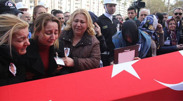 Şehit cenazesine giderken şehit olan polis gözyaşlarıyla uğurlandı