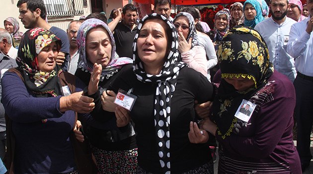 Şehit eşi, "Açın bakın o değildir, o olamaz" diyerek feryat etti