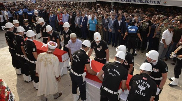 Şehit ikiz polisler gözyaşlarıyla uğurlandı