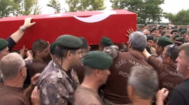 Şehit Özel Harekât polisi tekbirlerle uğurlandı