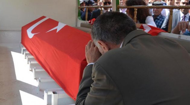 Şehit polis babasını üzmemek için gerçeği saklamış