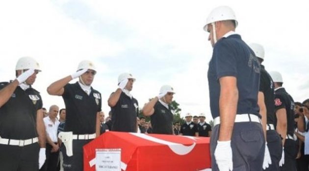 Şehit polis gözyaşları arasında toprağa verildi