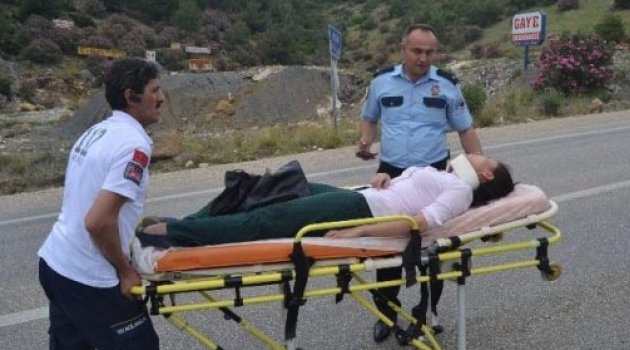 Şehit polisin öğretmen eşi kaza yaptı