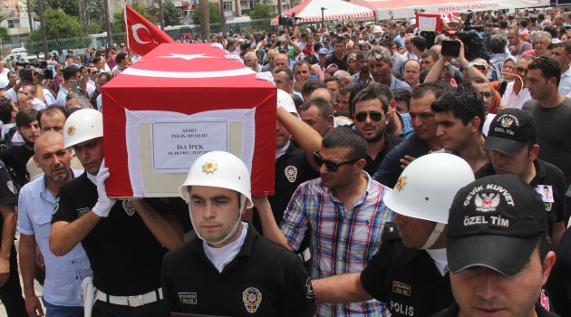 Şehit polisler gözyaşlarıyla uğurlandı