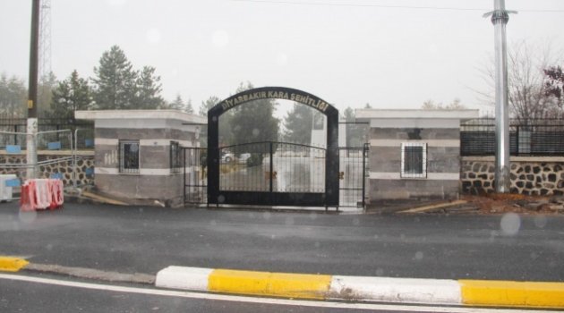 Şehitler mezarlığına bomba atıldı