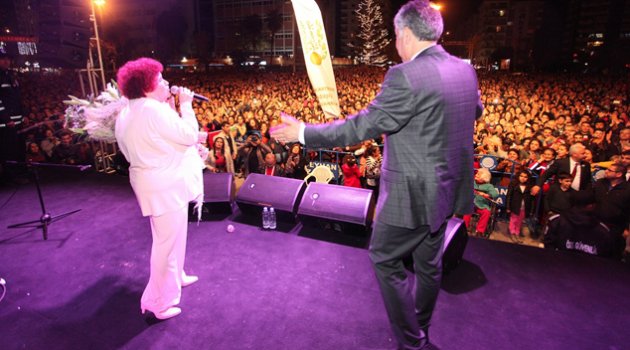 Selda Bağcan konseri’ni 15 bin Adanalı izledi