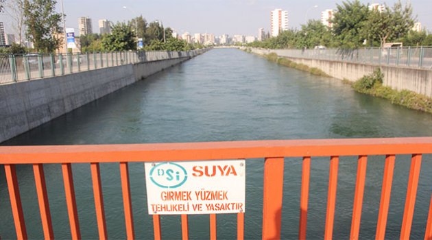 Serinlemek için girdiği kanalda kayboldu