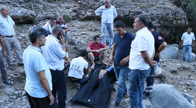Serinlemek için şelaleye giren aileden üç kişi hayatını kaybetti