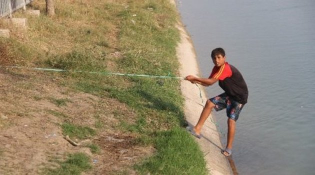 Serinlemek için sulama kanılana giren çocuk kayboldu