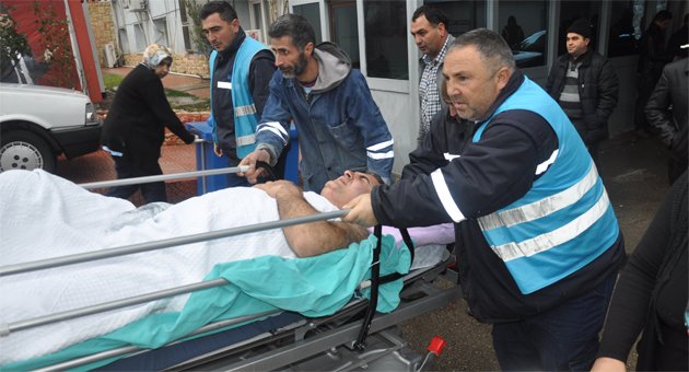 Servis minibüsü devrildi: 15 yaralı