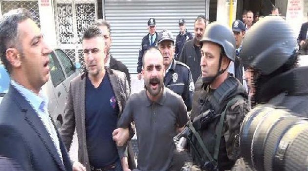 Sevdiği kızla evlenemeyince pompalı tüfekle evi bastı