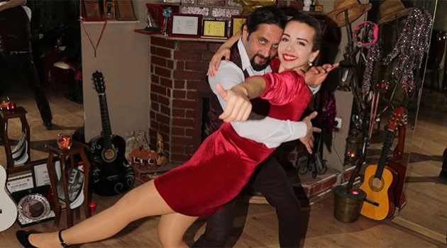 Sevgililer Günü’nü dans ederek kutladılar