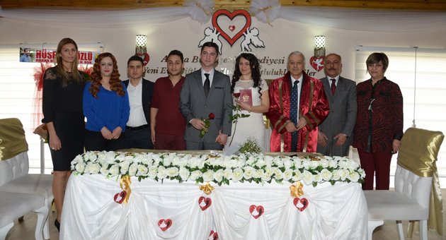 Sevgililer günü'ne özel büyükşehir nikahı