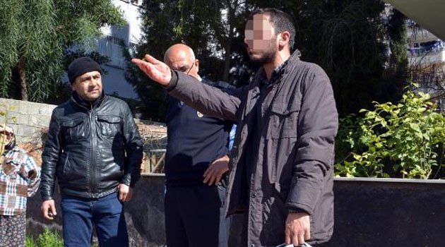 Sevgilisinden dayak yiyen erkeği polis kurtardı