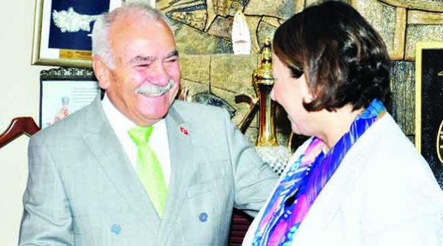 Şevkin esnafla bayramlaştı