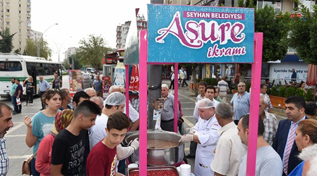 Seyhan Belediyesi, 60 bin kişiye aşure dağıttı