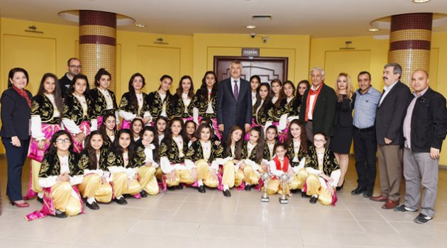 Seyhan Belediyesi halk oyunlarında birinci