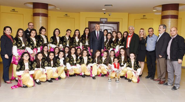 Seyhan Belediyesi Halkoyunları Adana’yı temsil edecek