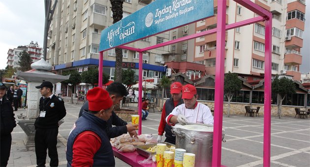 Seyhan Belediyesi’nden her sabah 3 bin kişiye çorba ikramı