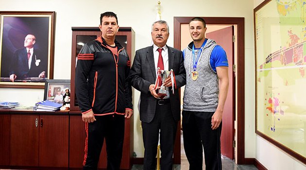 Seyhan Belediyespor, kickboksta Türkiye şampiyonu oldu