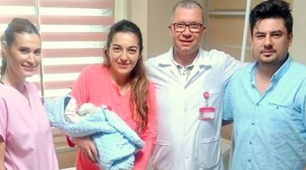 Sezaryenli anne normal doğum yaptı