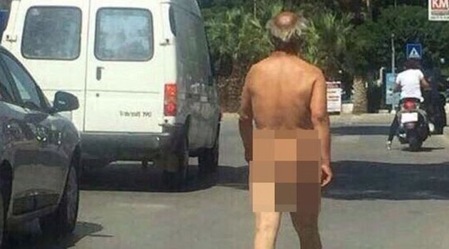Sıcaktan bunalan adam soyunup caddelerde gezdi!