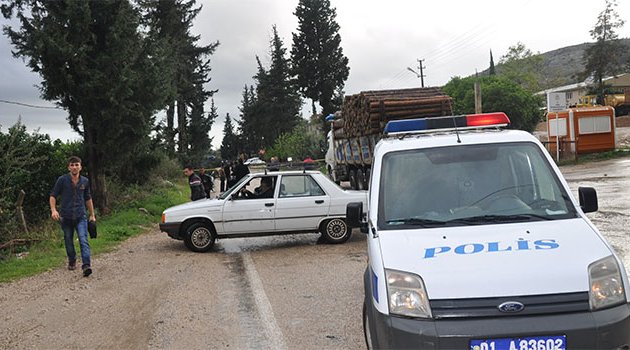 Şiddetli yağmur ve fırtına maddi hasara neden oldu, 40 ağaç kökünden söküldü