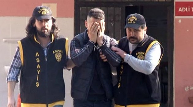 Sigara istediği öğrencinin cep telefonunu gasp etti
