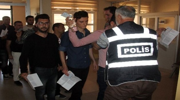 Sınava Geç Kalanlar Kapıdan Geri Döndü