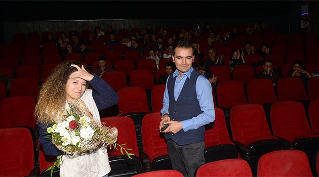 Sinemada film gibi evlenme teklifi