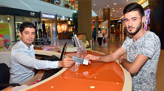 Sinemaseverlere hediye bilet kampanyası