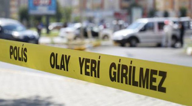 Şizofren genç annesini baltayla öldürdü