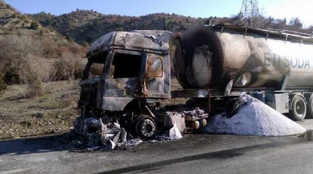 Soda yüklü tanker hareket halindeyken alev alıp yandı