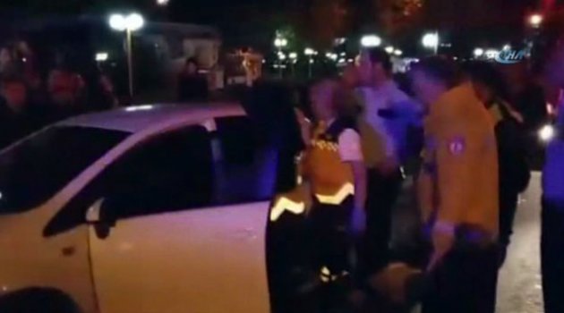 Şoka giren sürücü otomobilin camı kırılarak çıkartıldı