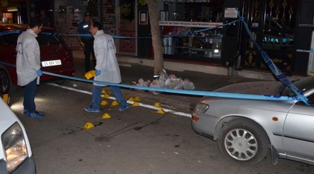 Sokak kesişimde silahlı kavga! 3 yaralı