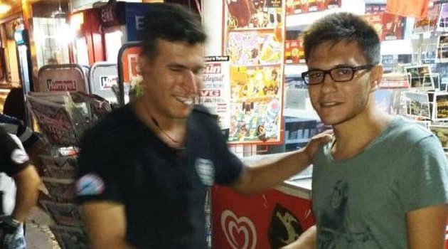 Sokakta bulduğu 2 bin doları polise teslim etti
