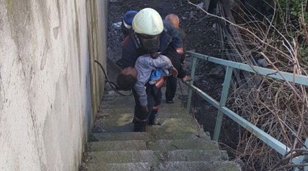 Son anda kurtarılan çocuğun hali yürekleri burktu