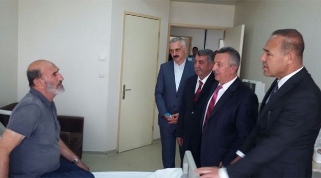 Sözlü, Bakan Çelik’in babasını hastanede ziyaret etti