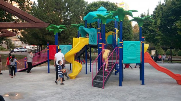 Sözlü, Yalçınpark’ın oyun alanını yeniledi