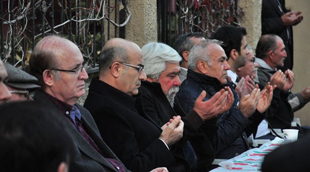 Sözütek’i yalnız bırakmadılar