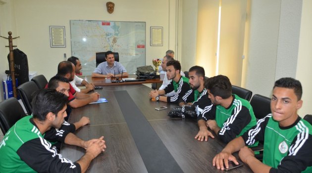 Spor İl Müdürü Ataşbak, Adana Suriye Futbol Takımını kabul etti