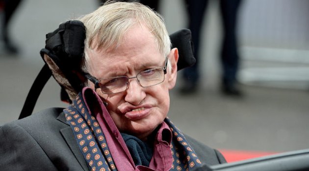 Stephen Hawking hayatını kaybetti!