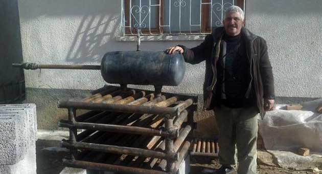 Su borularından tasarruflu kalorifer kazanı yaptı