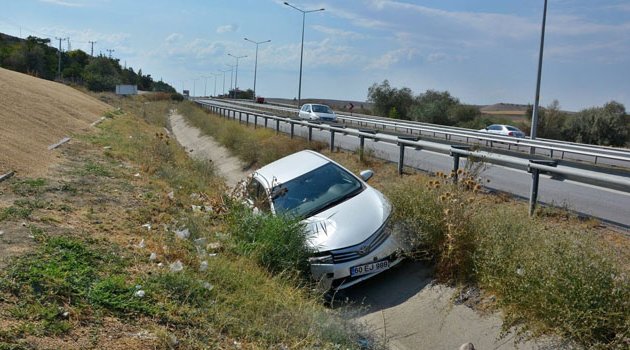 Su kanalına düşen otomobilde yaralılar var!