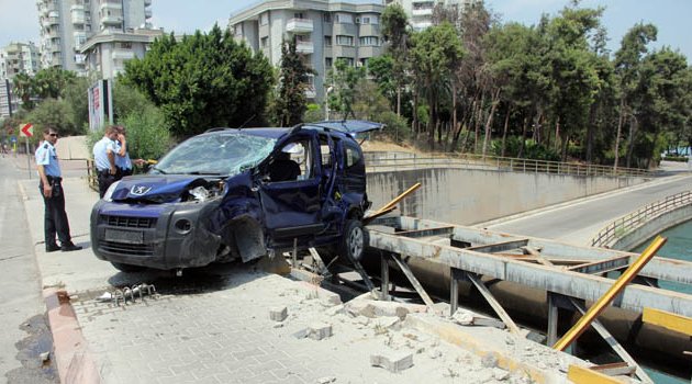Sulama kanalına düşmeye ramak kala kurtuldu
